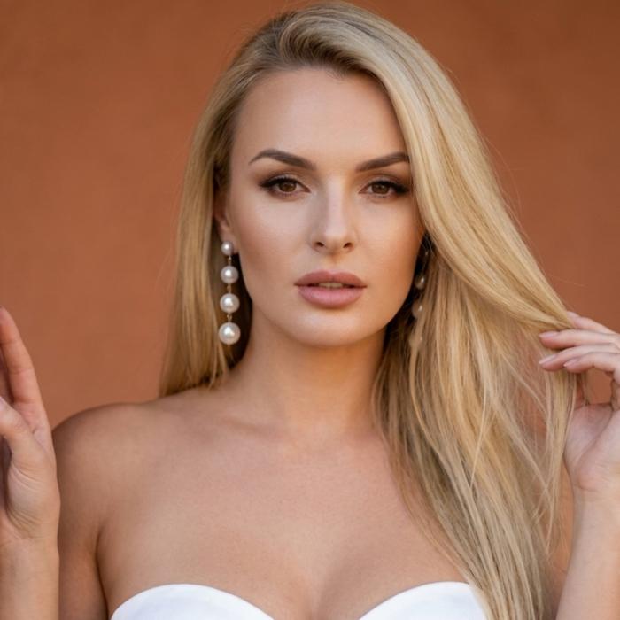 Charming girlfriend Elena, 41 yrs.old from Eastern Europe