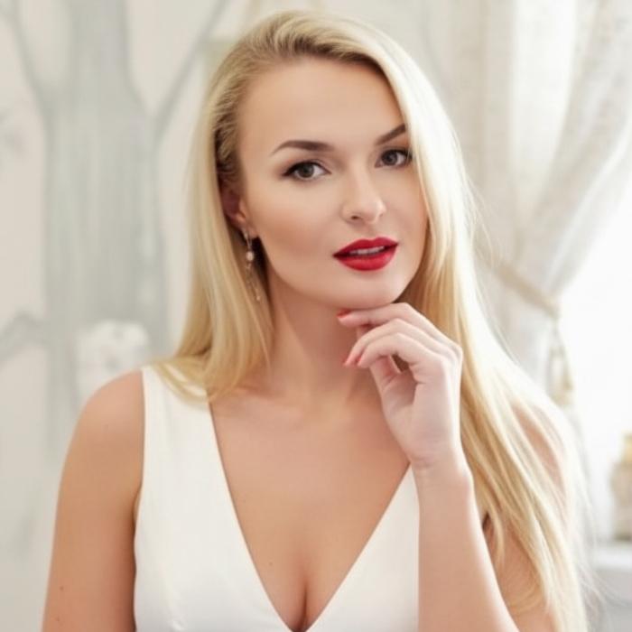 Gorgeous girlfriend Elena, 41 yrs.old from Eastern Europe
