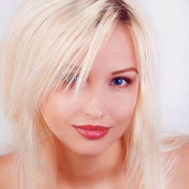 Pretty girlfriend Elena, 32 yrs.old from Yalta, Russia