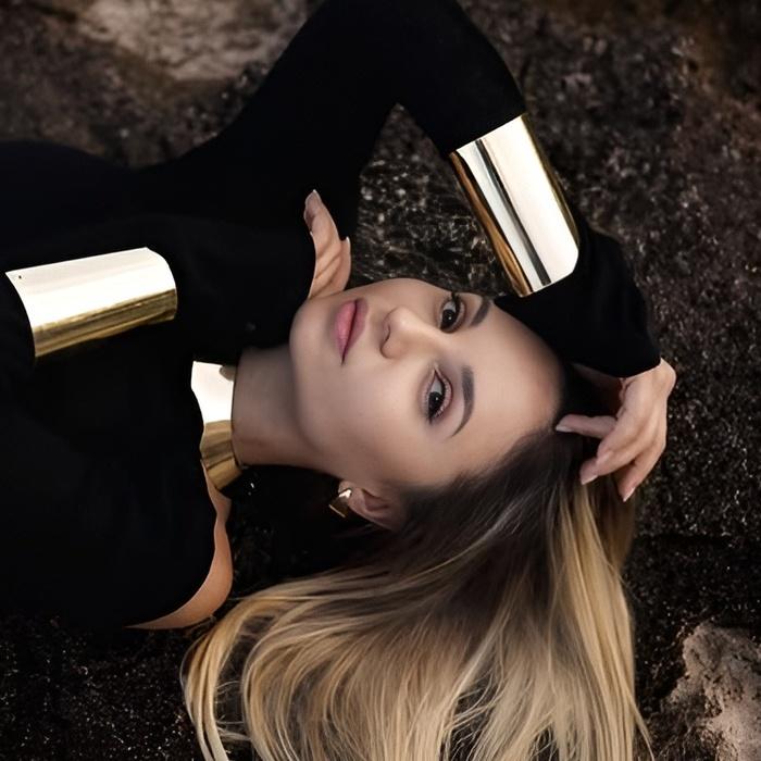 Charming miss Karina, 34 yrs.old from Eastern Europe Charming miss Karina, 34 yrs.old from Eastern Europe