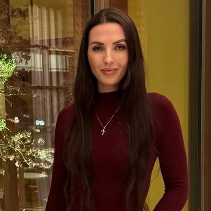 Gorgeous lady Anna, 37 yrs.old from Eastern Europe