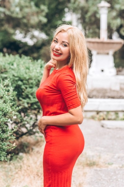 Charming lady Svetlana from Odessa, Ukraine: I like good music and the ...