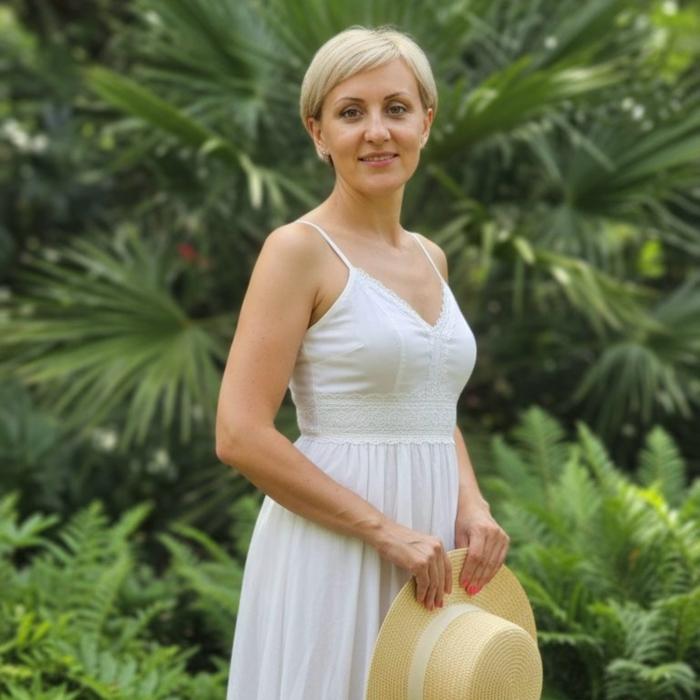 Pretty wife Larisa, 46 yrs.old from Rishon LeZion, Israel