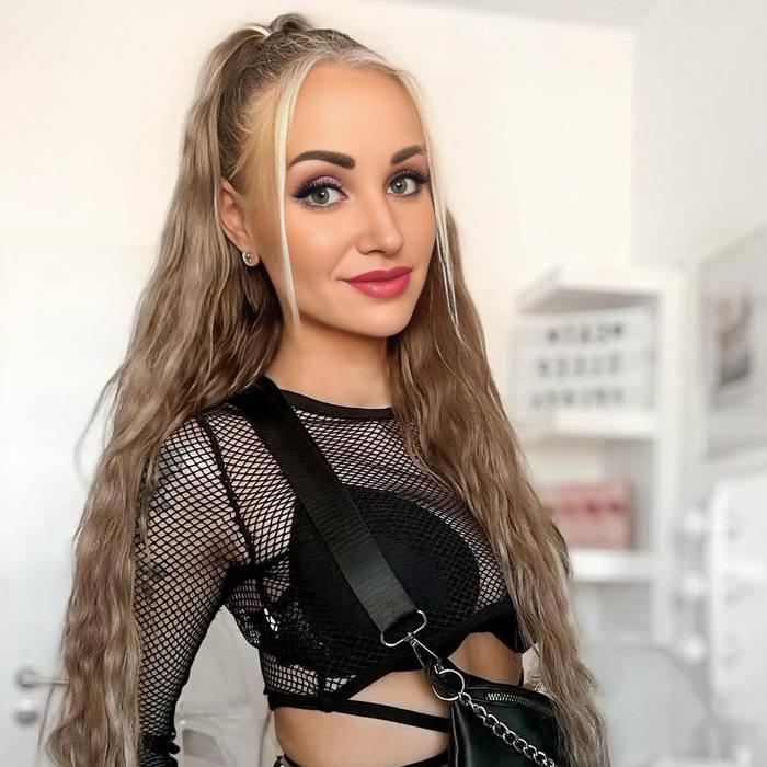 Sexy mail order bride Valentina, 45 yrs.old from Kiev, Ukraine