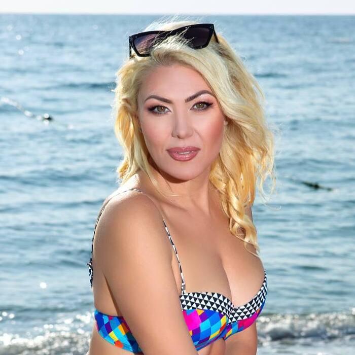 Gorgeous woman Victoria, 47 yrs.old from Prague, Czech Republic