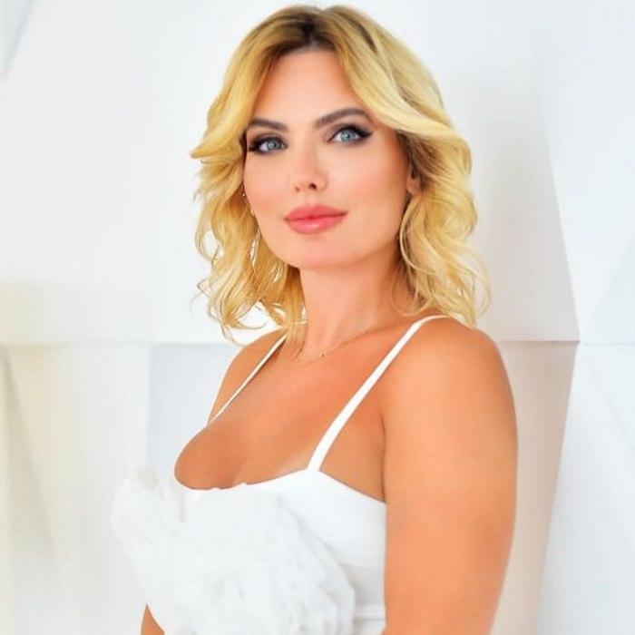 Sexy wife Alina-Ivanna, 35 yrs.old from Kyiv, Ukraine