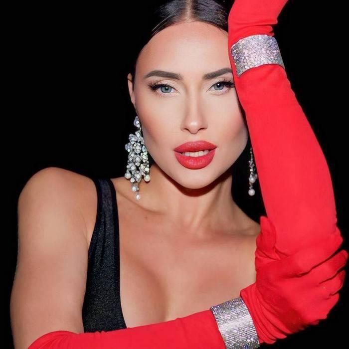 Gorgeous lady Julia, 34 yrs.old from Strasbourg, France