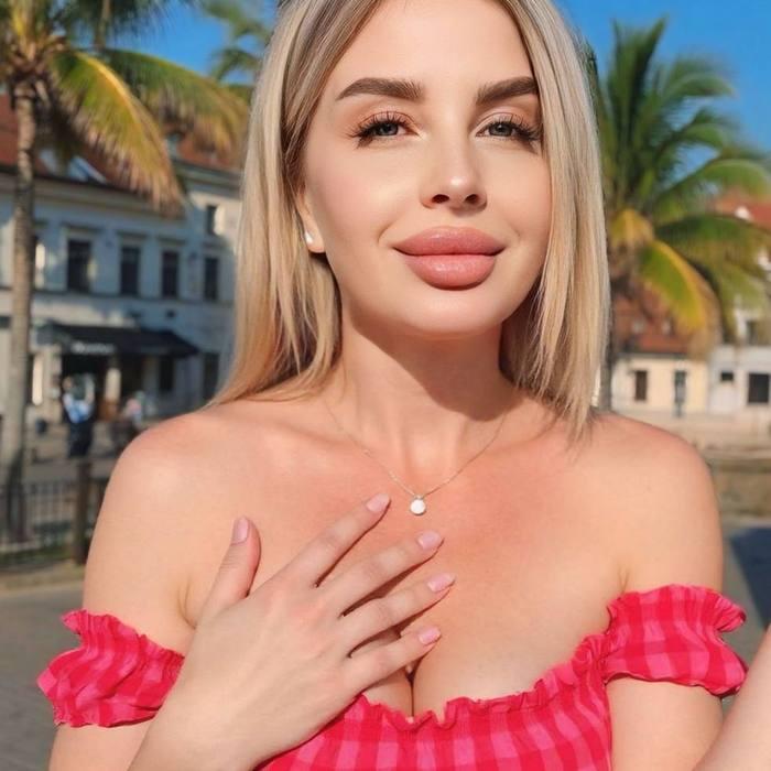 Sexy pen pal Vladyslava, 42 yrs.old from Zaporozhzhia, Ukraine