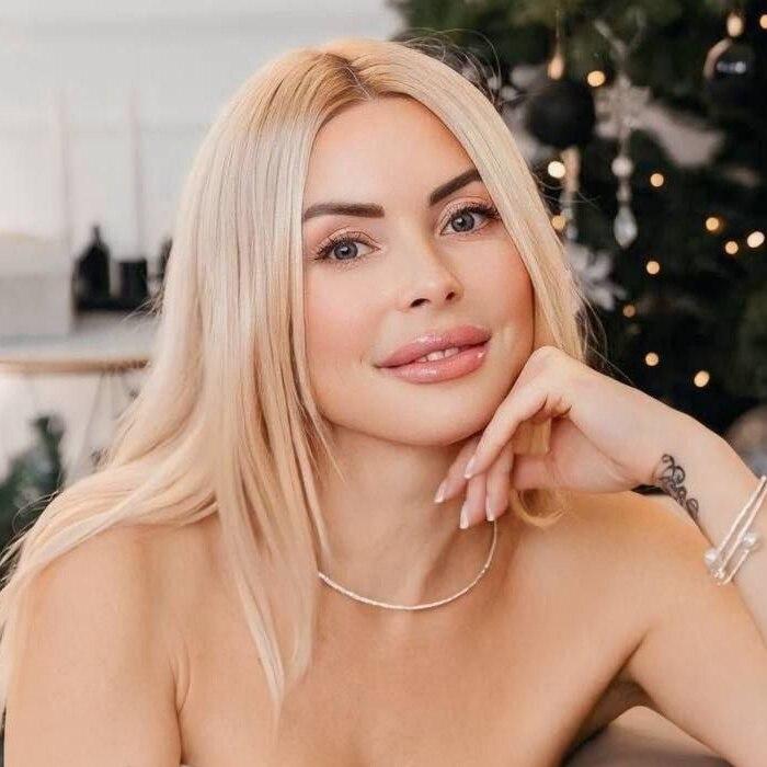 Amazing girlfriend Viktoria, 45 yrs.old from Cannes, France