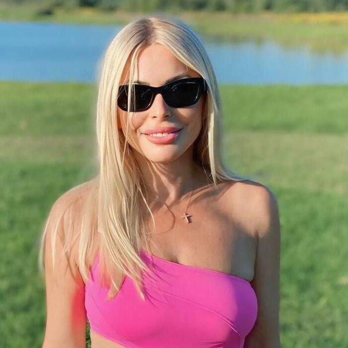 Gorgeous mail order bride Viktoria, 45 yrs.old from Cannes, France
