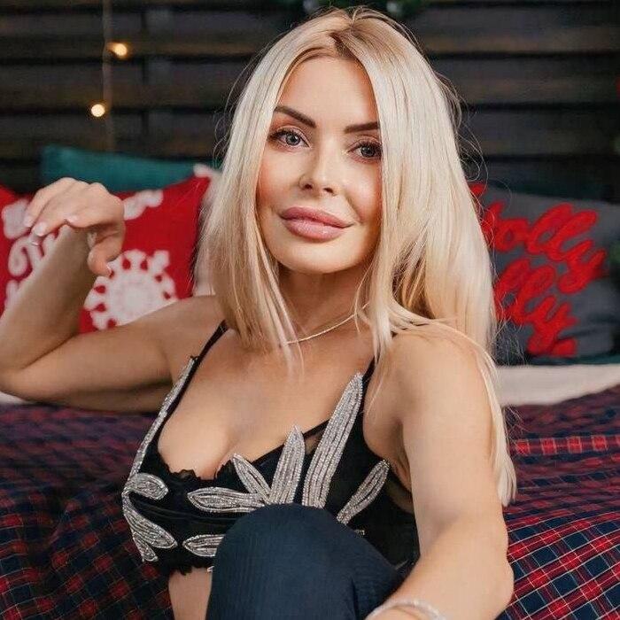 Gorgeous girl Viktoria, 45 yrs.old from Cannes, France