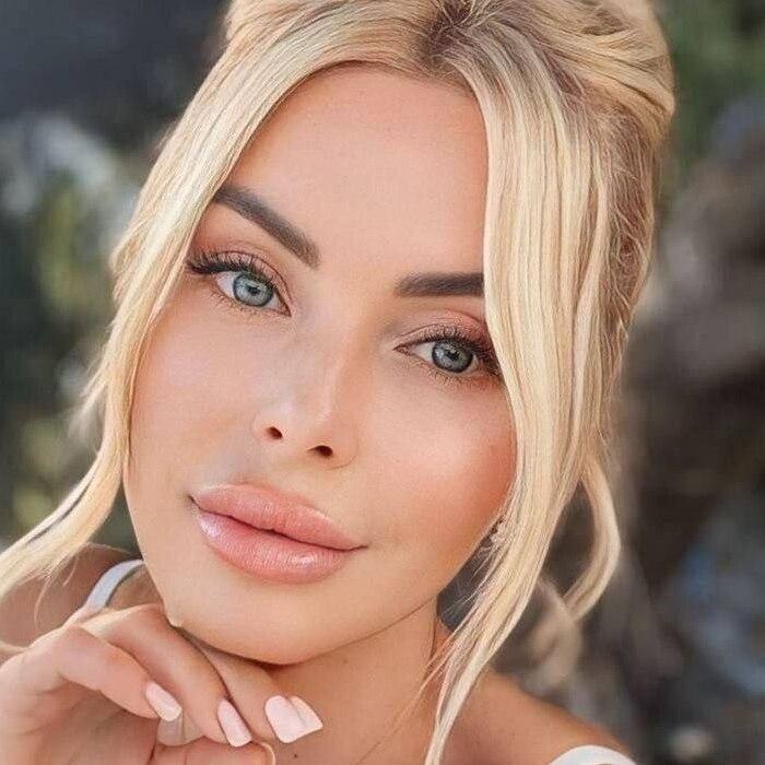 Gorgeous bride Viktoria, 45 yrs.old from Cannes, France