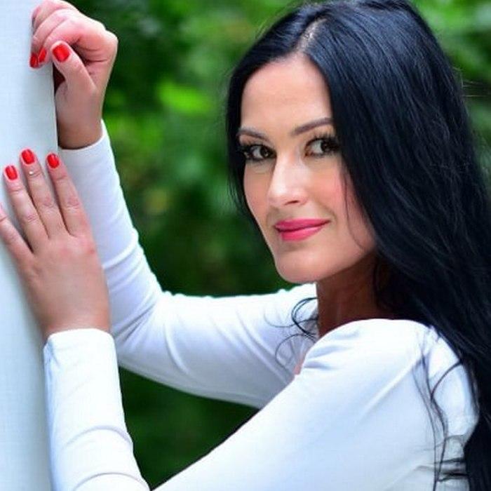 Amazing mail order bride Larysa, 47 yrs.old from Kyiv, Ukraine