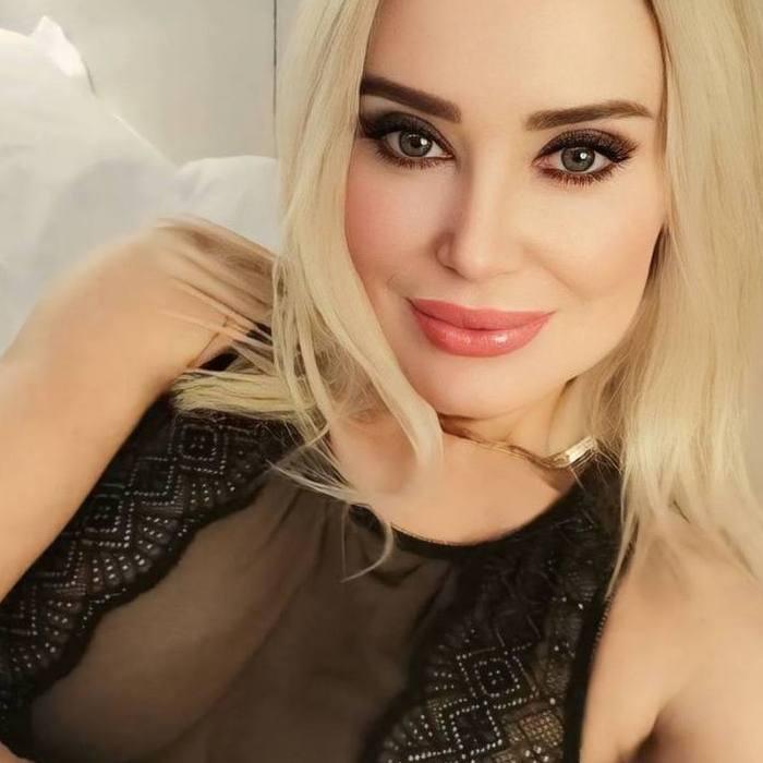 Gorgeous woman Viktoria, 50 yrs.old from Chalon, France