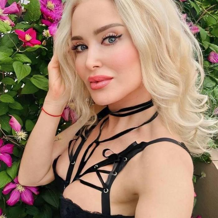 Pretty wife Viktoria, 50 yrs.old from Chalon, France