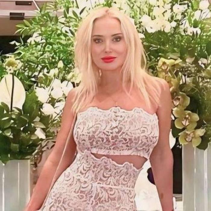 Single lady Viktoria, 50 yrs.old from Chalon, France