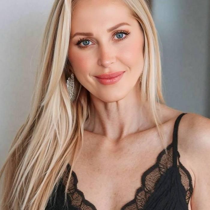 Amazing wife Claudia, 48 yrs.old from Plata, Spain