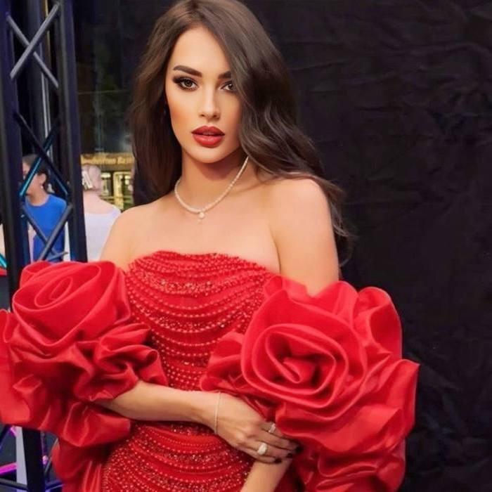 Pretty girlfriend Julia, 36 yrs.old from Zurich, Switzerland