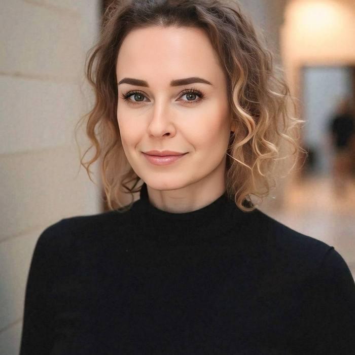 Charming miss Olga, 54 yrs.old from Cannes, France