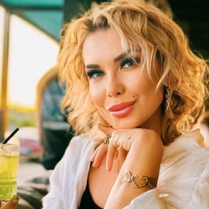 Charming bride Lyudmila, 49 yrs.old from Kiev, Ukraine