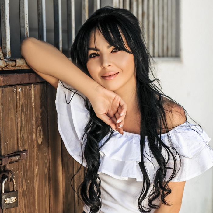 Pretty wife Kristina, 39 yrs.old from Kishinev, Moldova