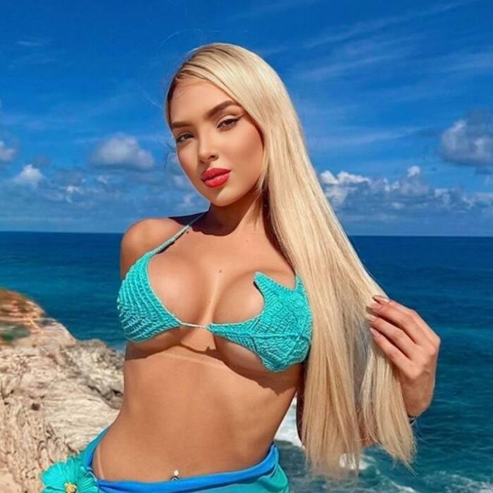 Single girl Caroline, 22 yrs.old from Sao Paulo, Brazil