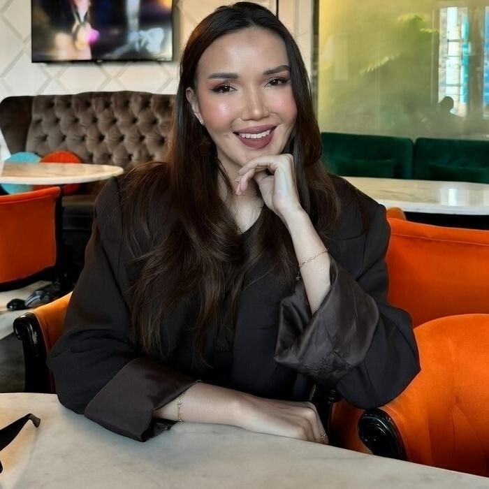 Charming wife Zaure, 40 yrs.old from Almaty, Kazakhstan