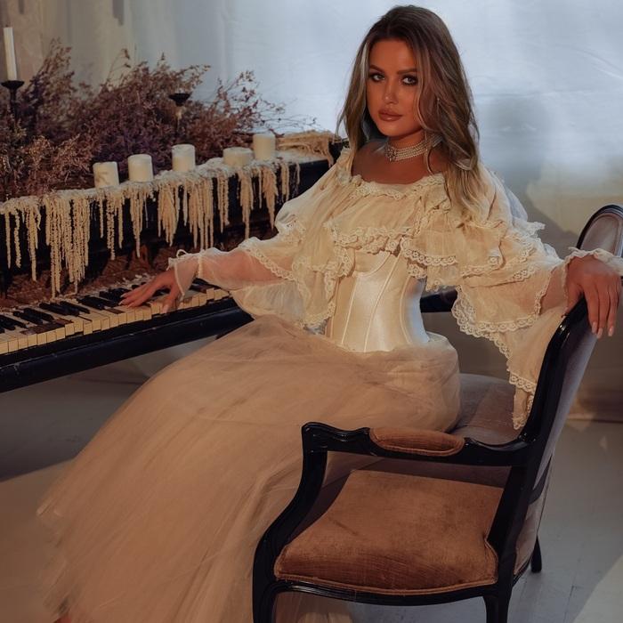 Sexy wife Yulia, 35 yrs.old from Kiev, Ukraine