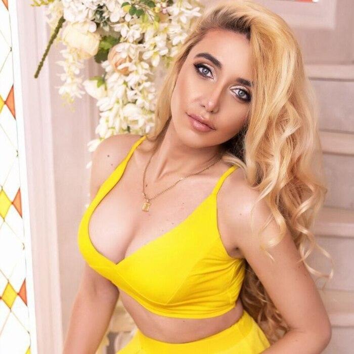 Gorgeous girlfriend Larisa, 39 yrs.old from Kiev, Ukraine
