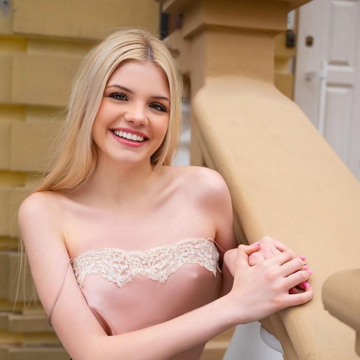 Nice woman Anna, 18 yrs.old from Kyiv, Ukraine
