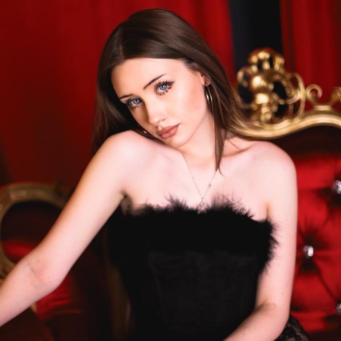 Sexy wife Oleksandra, 18 yrs.old from Mykolaiv, Ukraine