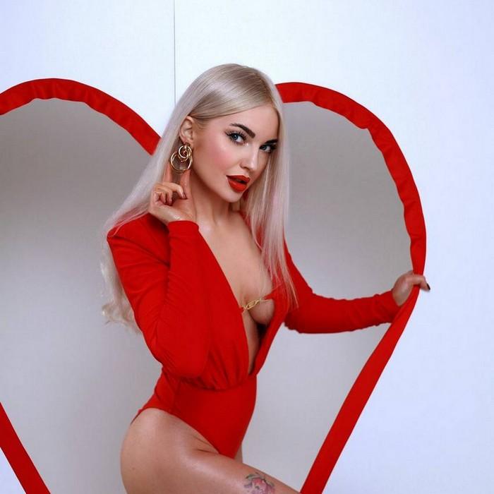 Gorgeous mail order bride Julia, 40 yrs.old from Kyiv, Ukraine